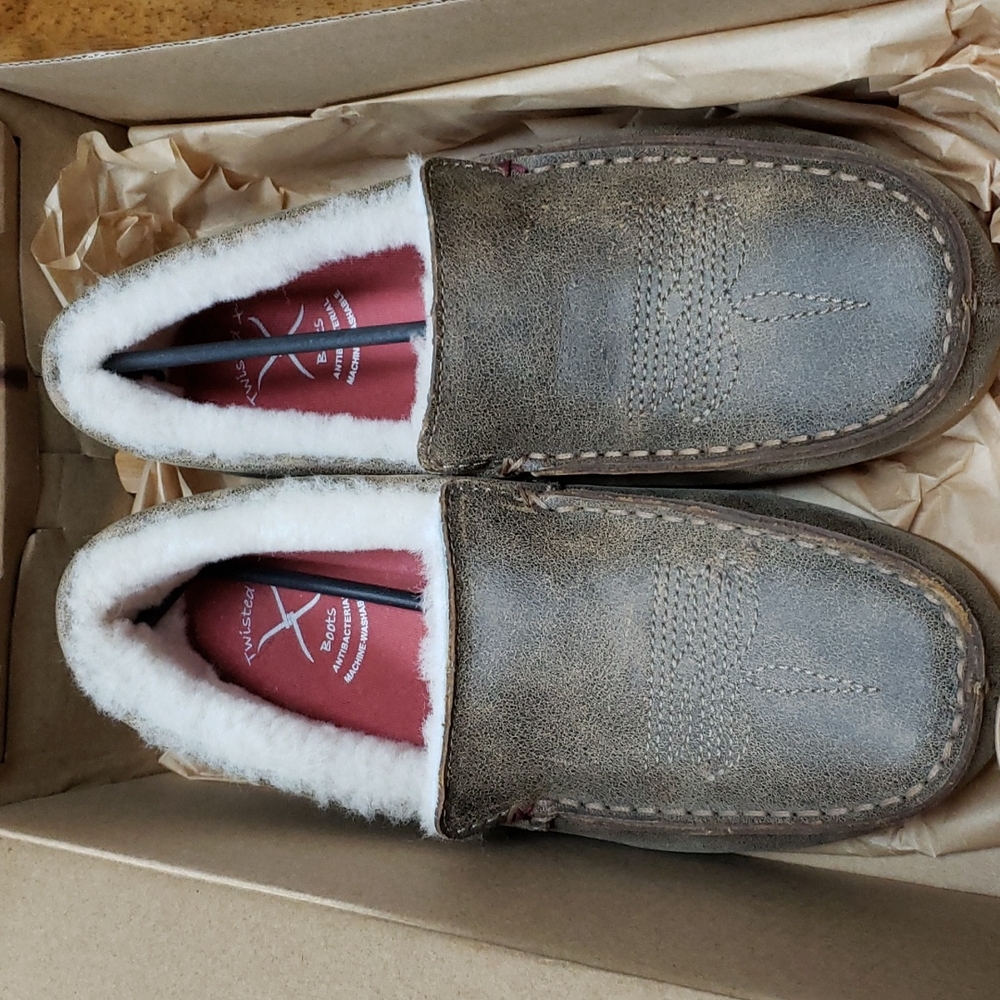 Twisted X bomber slippers size 6